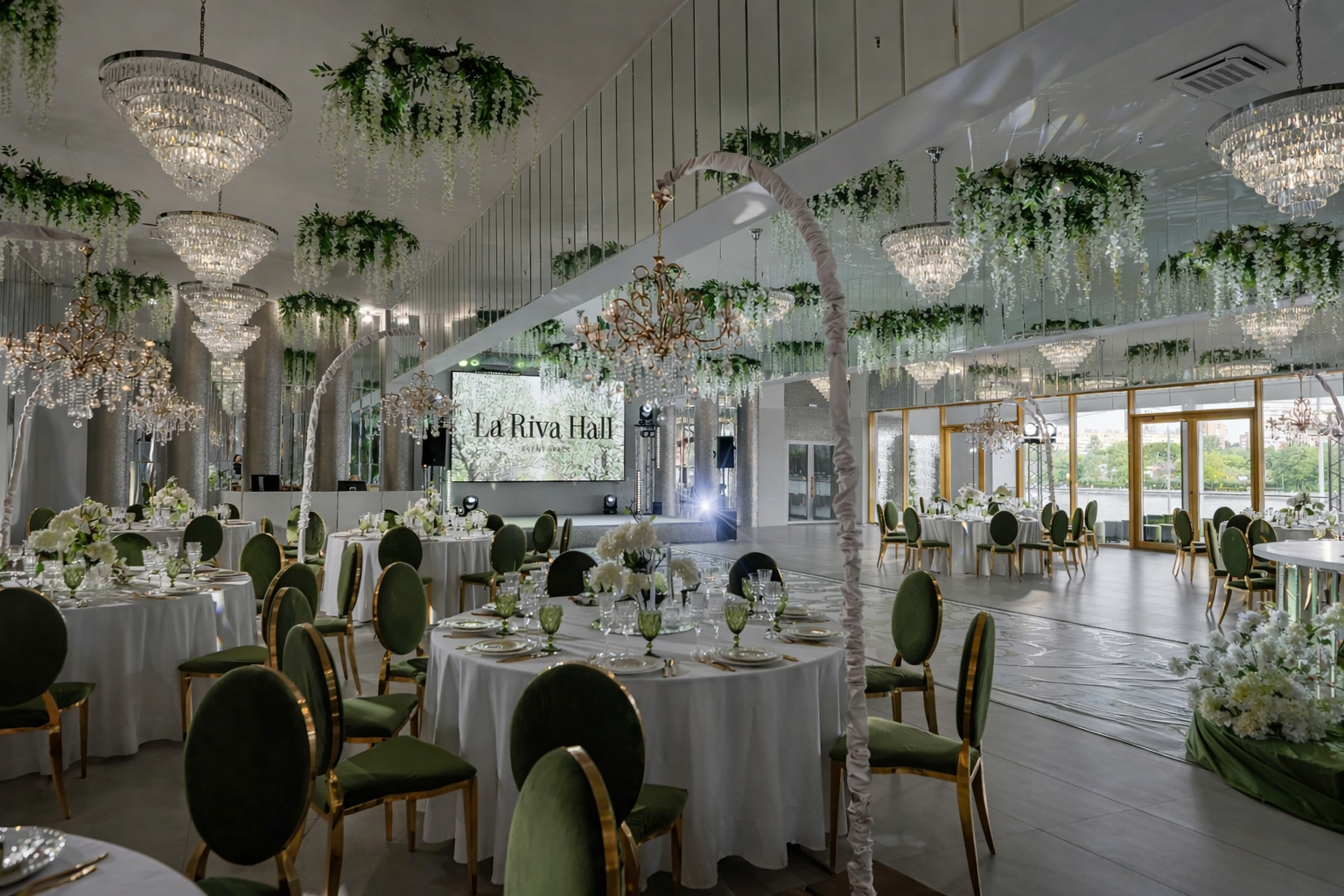 Светлый банкетный зал — дневная рассадка