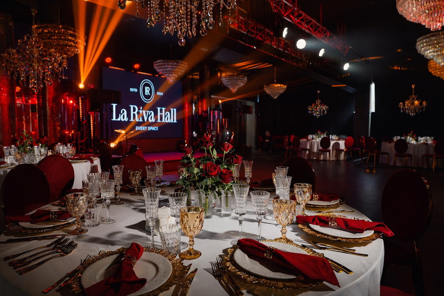 Банкетный зал — свадебная сервировка