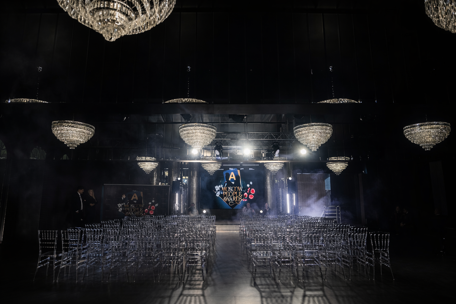 Сцена и танцевальная зона