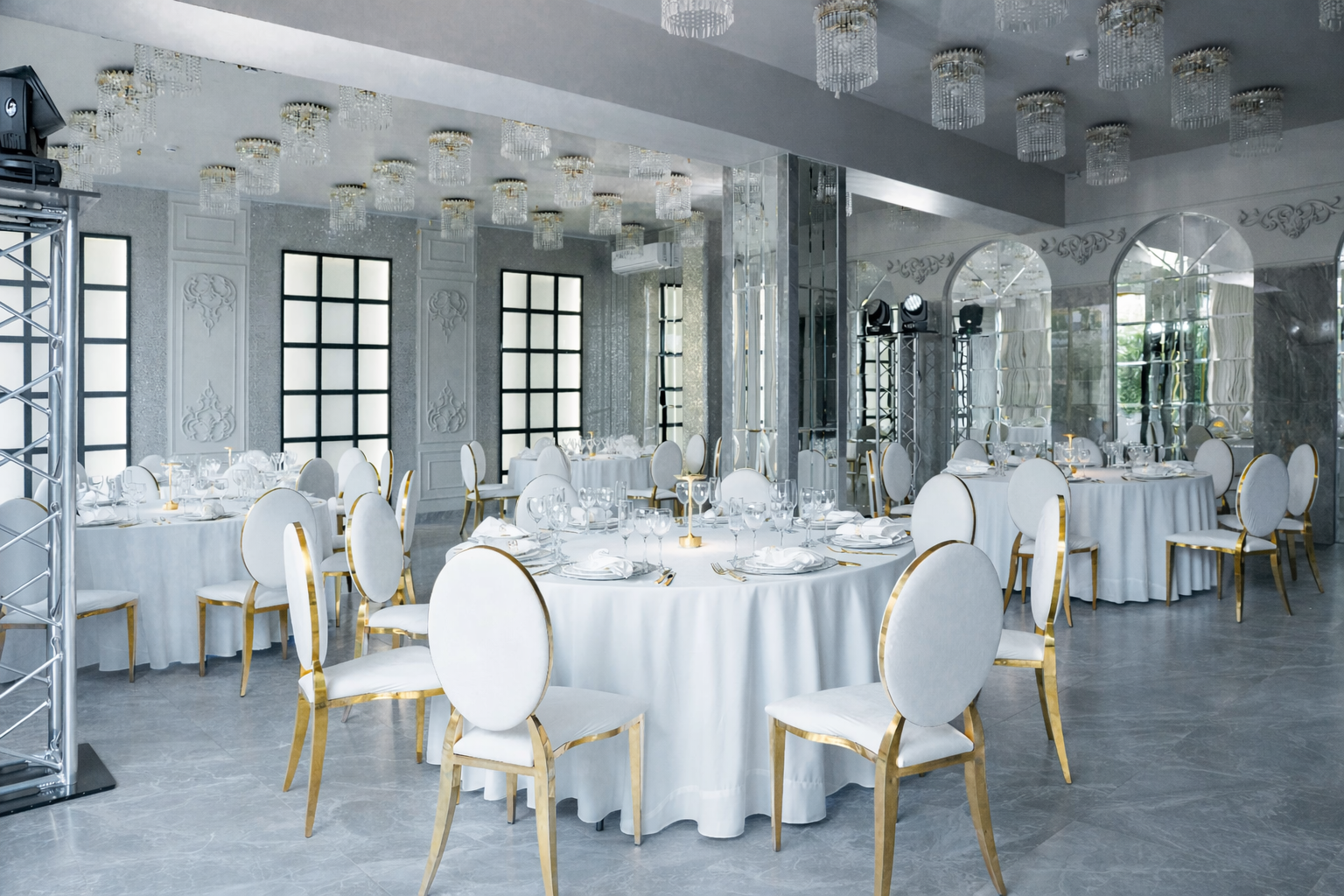 Светлый зал — классическая рассадка